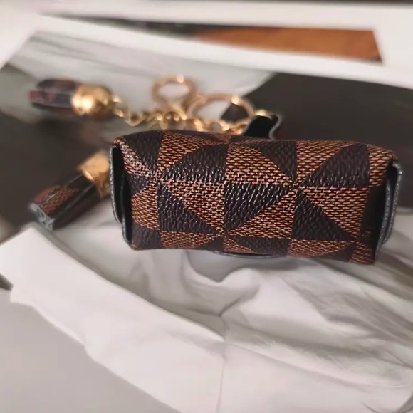 Fox leather Bag shaped key chain - Picture 4 of 7